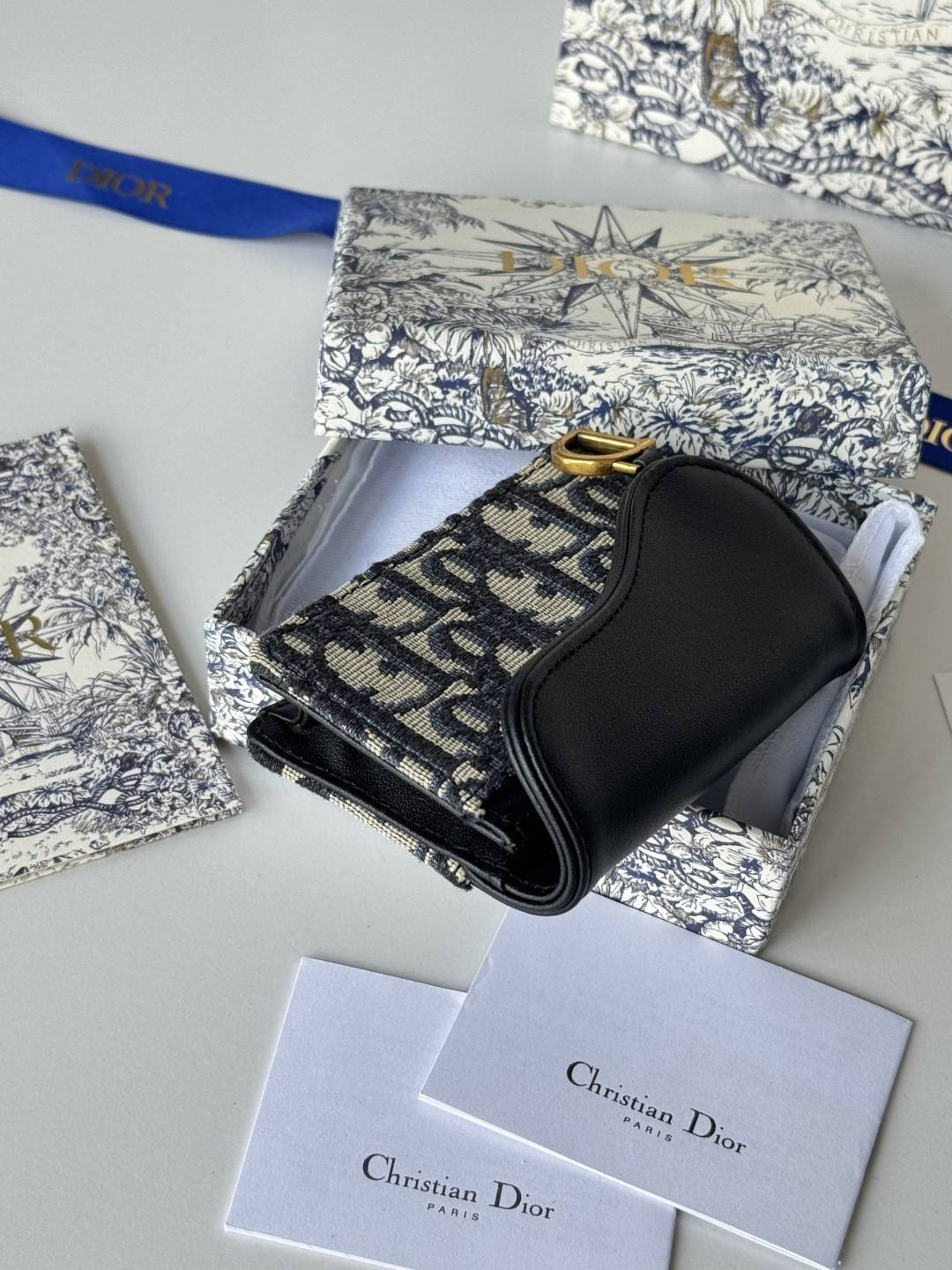 D10r Saddle Bloom Card Holder 11x7.5x3cm