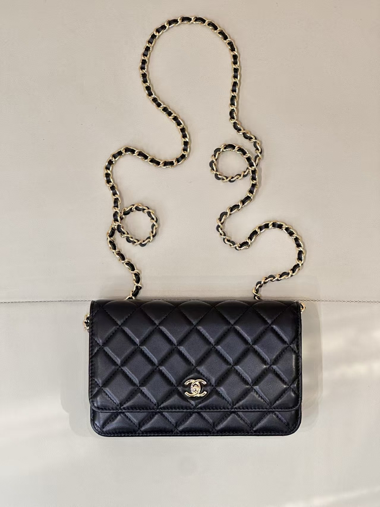 Ch**el WOC CLASSIC WALLET ON CHAIN 13x19cm