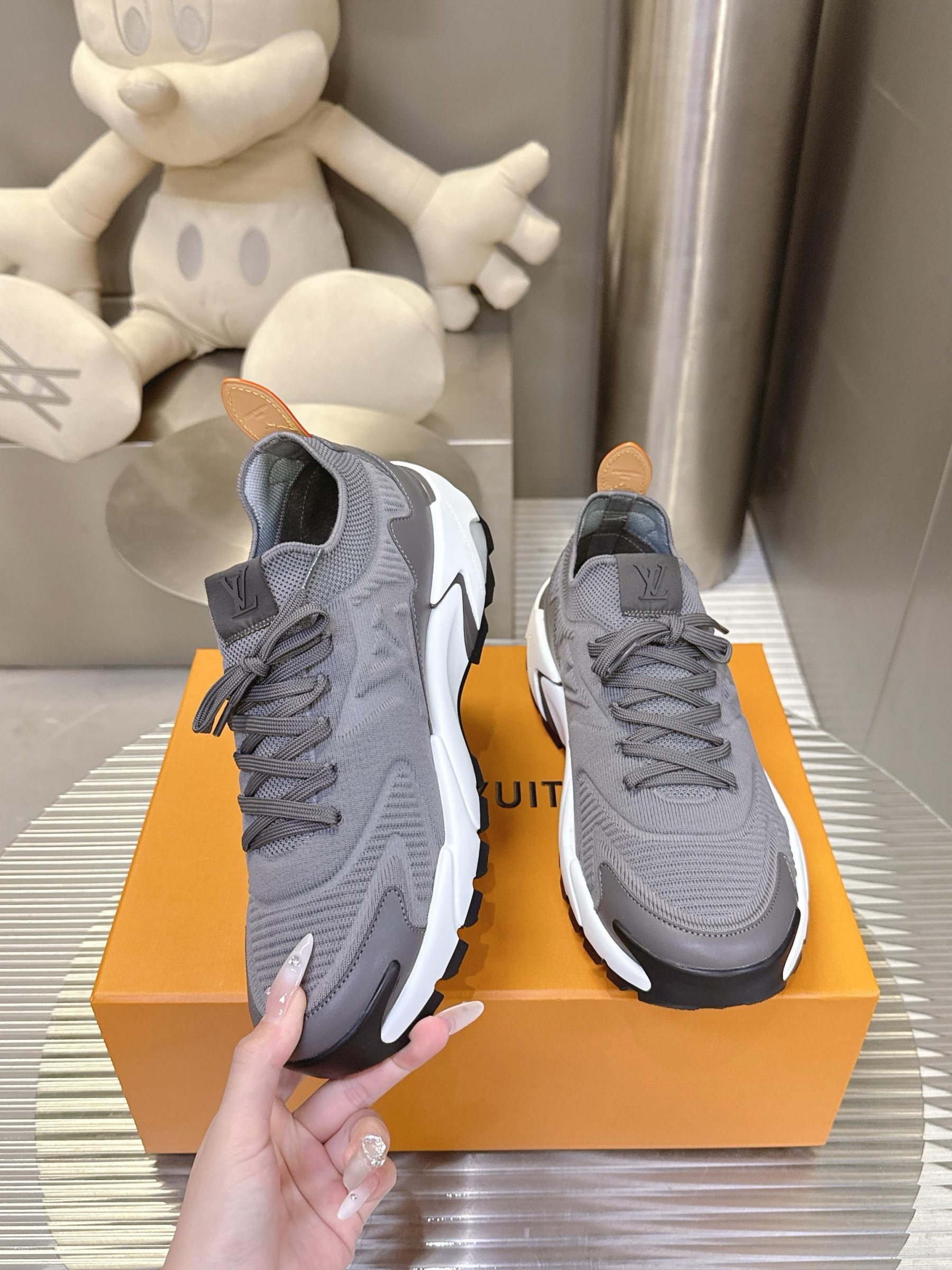UA LV Sneaker