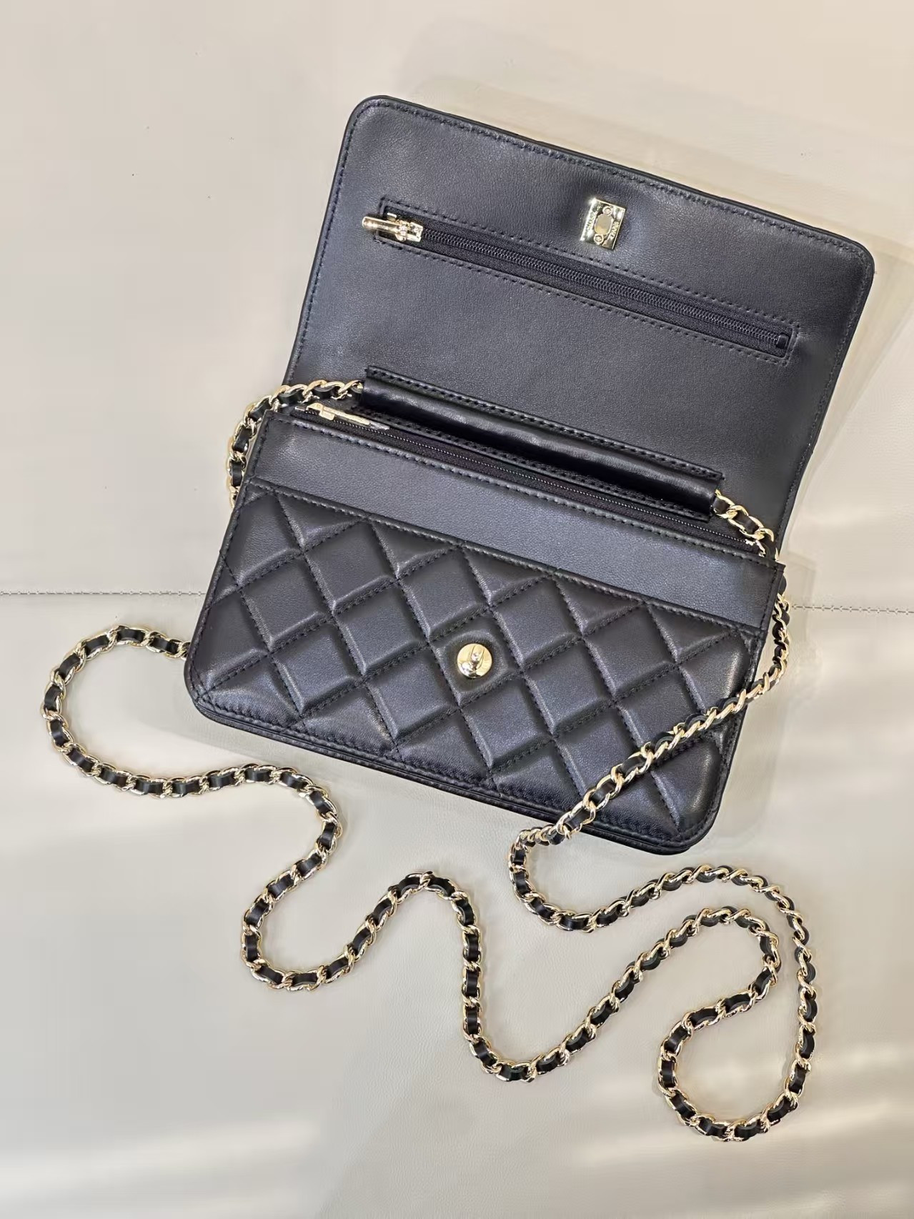 Ch**el WOC CLASSIC WALLET ON CHAIN 13x19cm
