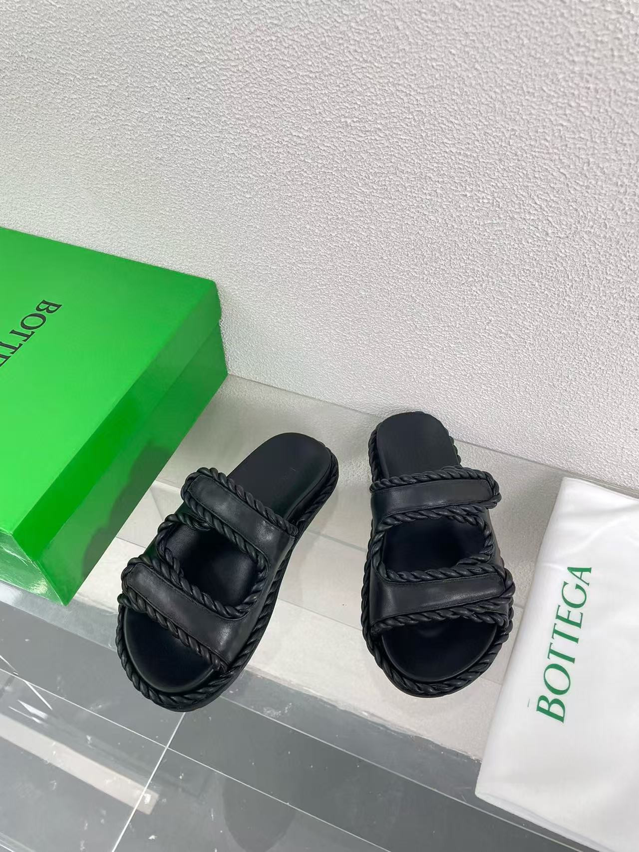 UA B0tt*ga Ven*ta Slide