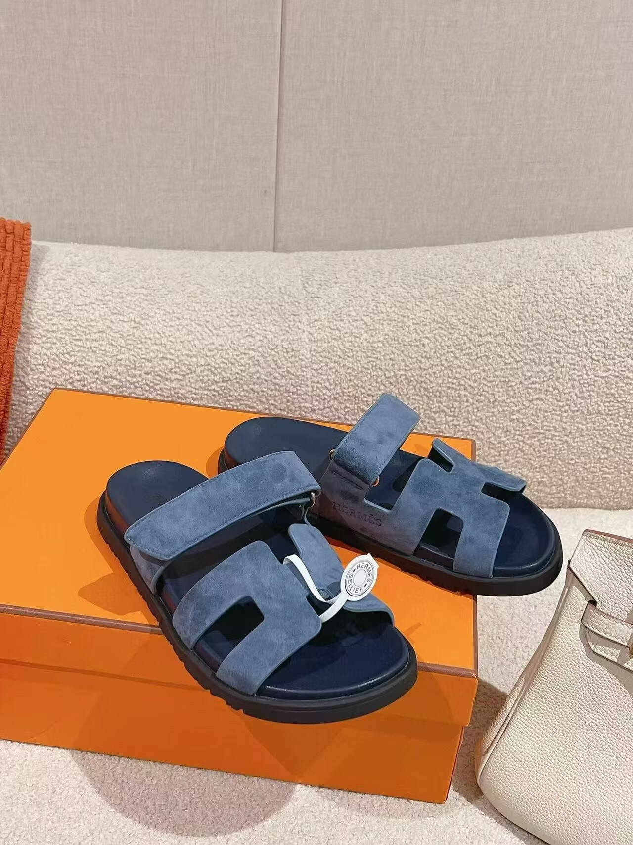 UA H**me5 Chypre Sandal