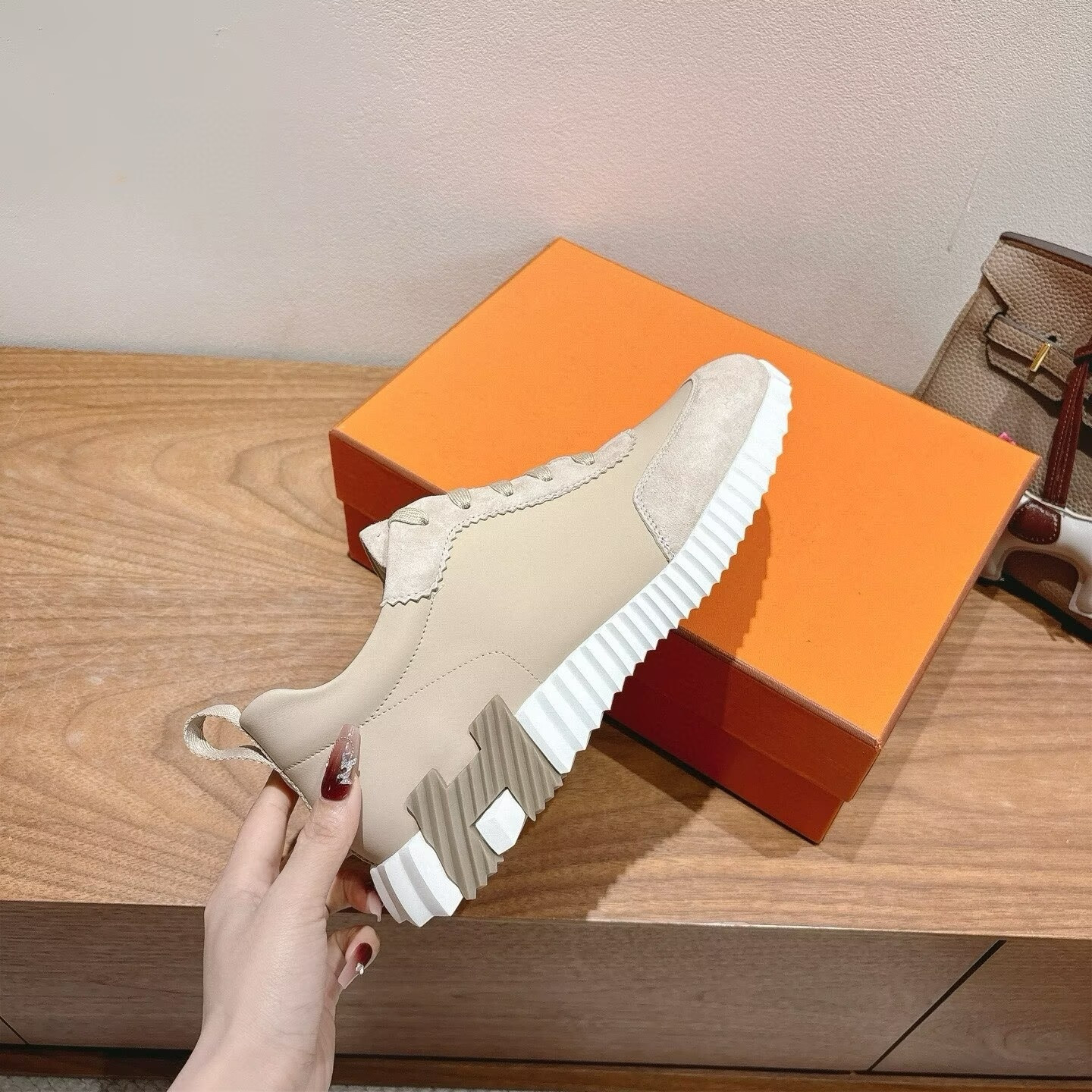 ua H**me5 bouncing sneaker