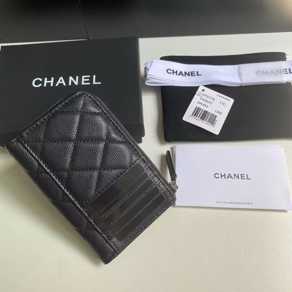Ch**el Classic Zipped Card Holder 8.5 x 13.3 x 2.9cm