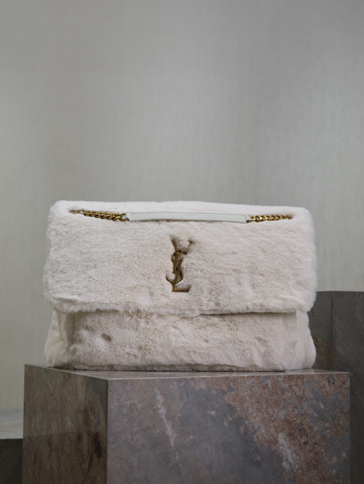 Y51 NIKI LARGE IN SHEARLING 47 X 34 X 16 CM
