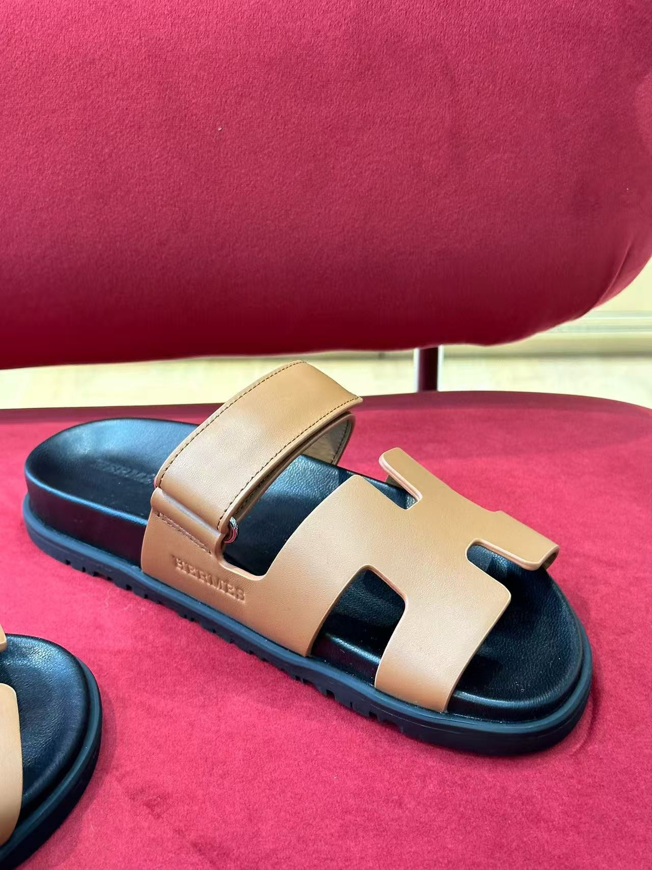 UA H**me5 Chypre Sandal