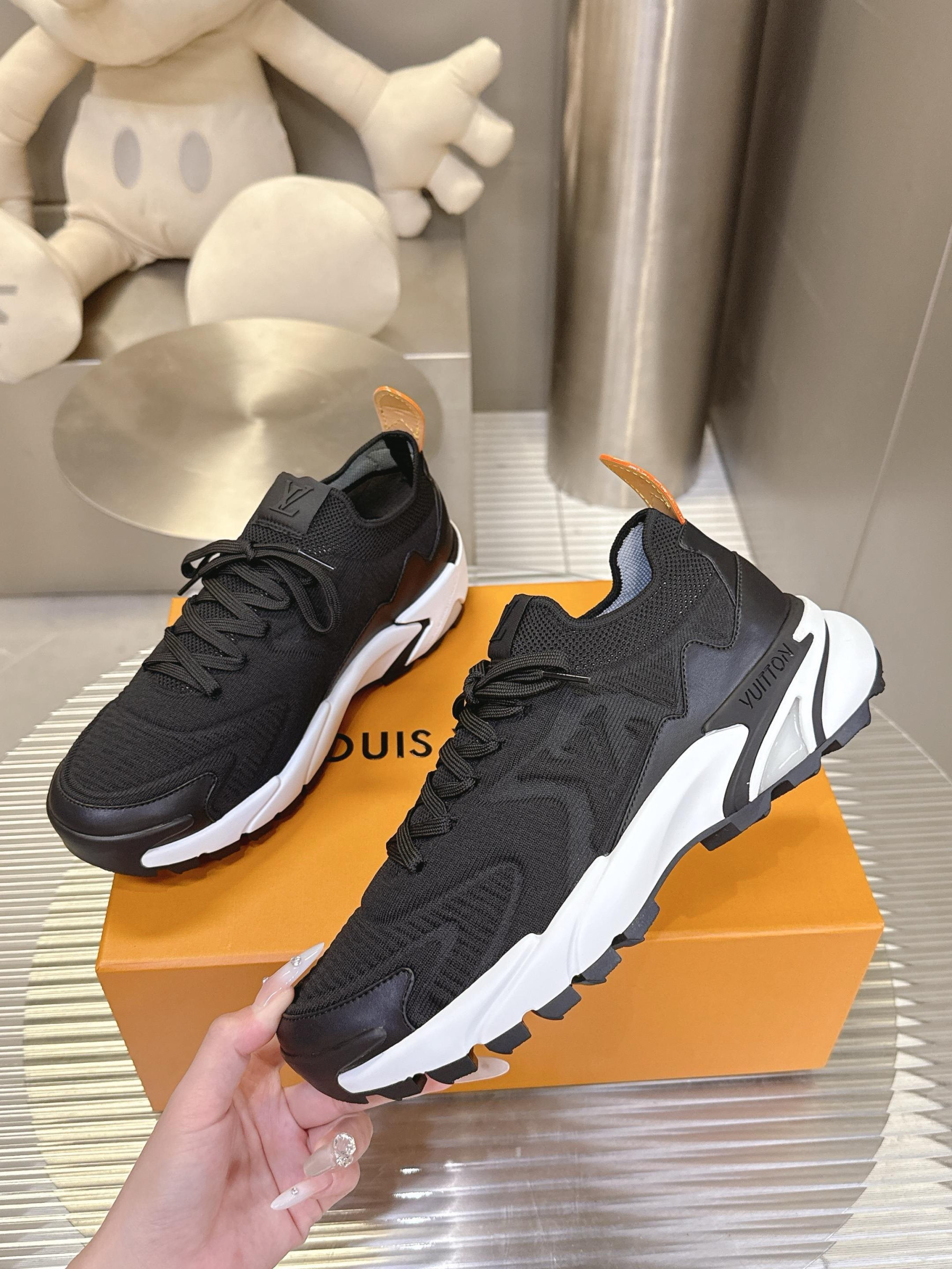 UA LV Sneakers