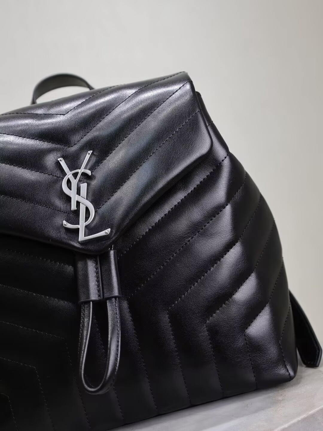 Y51 LOULOU BACKPACK BLACK 26x22x11cm