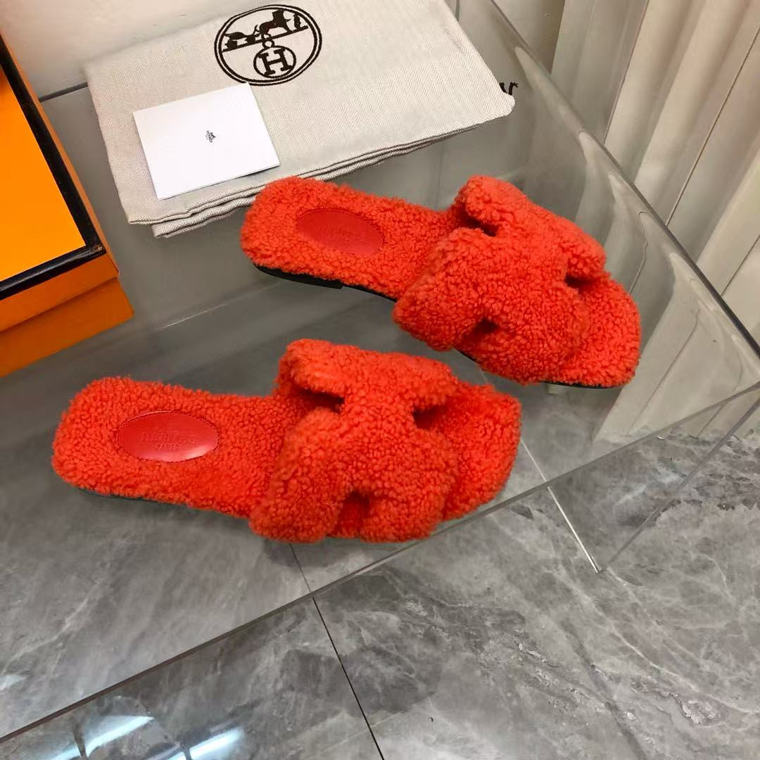 UA H**me5 Oran sandal