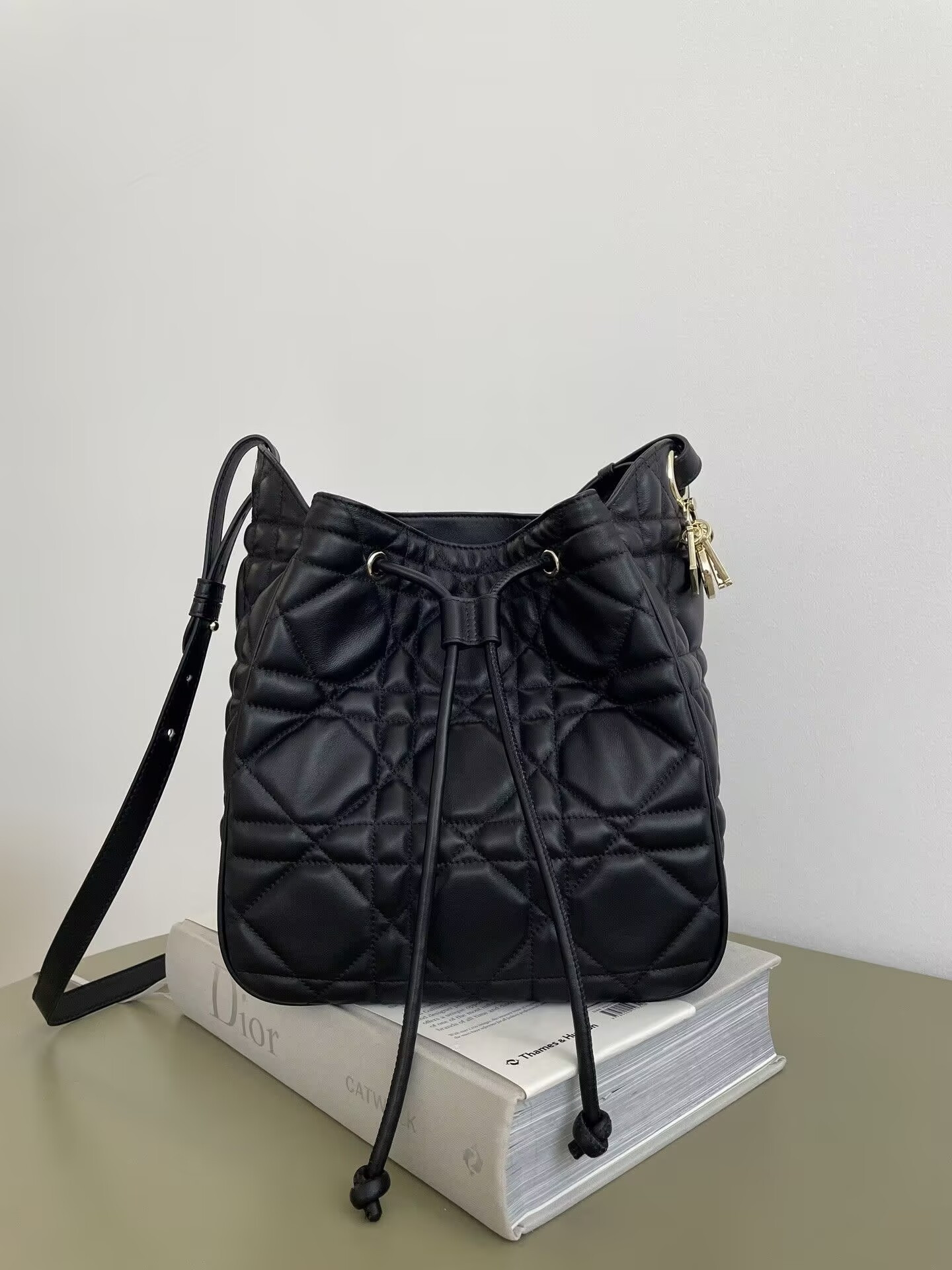 D10r Medium D-Motion Bag Black Macrocannage Lambski 23x13x24cm