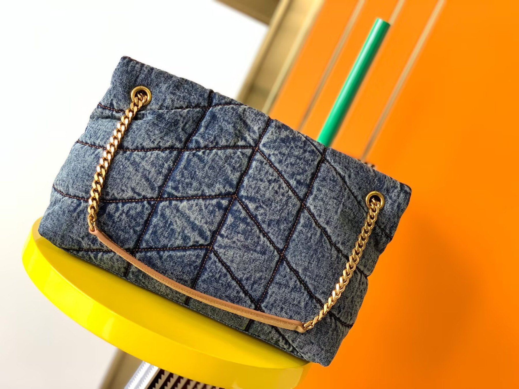 y51 puffer in suede and De*1m 35x23x13.5cm