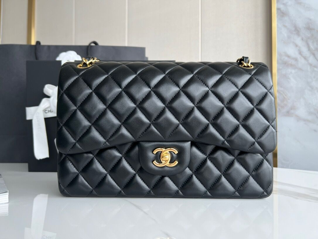 Ch**el Classic Flap Jumbo 30cm CF shiny black 7.6 × 11.7 × 3.9 in
