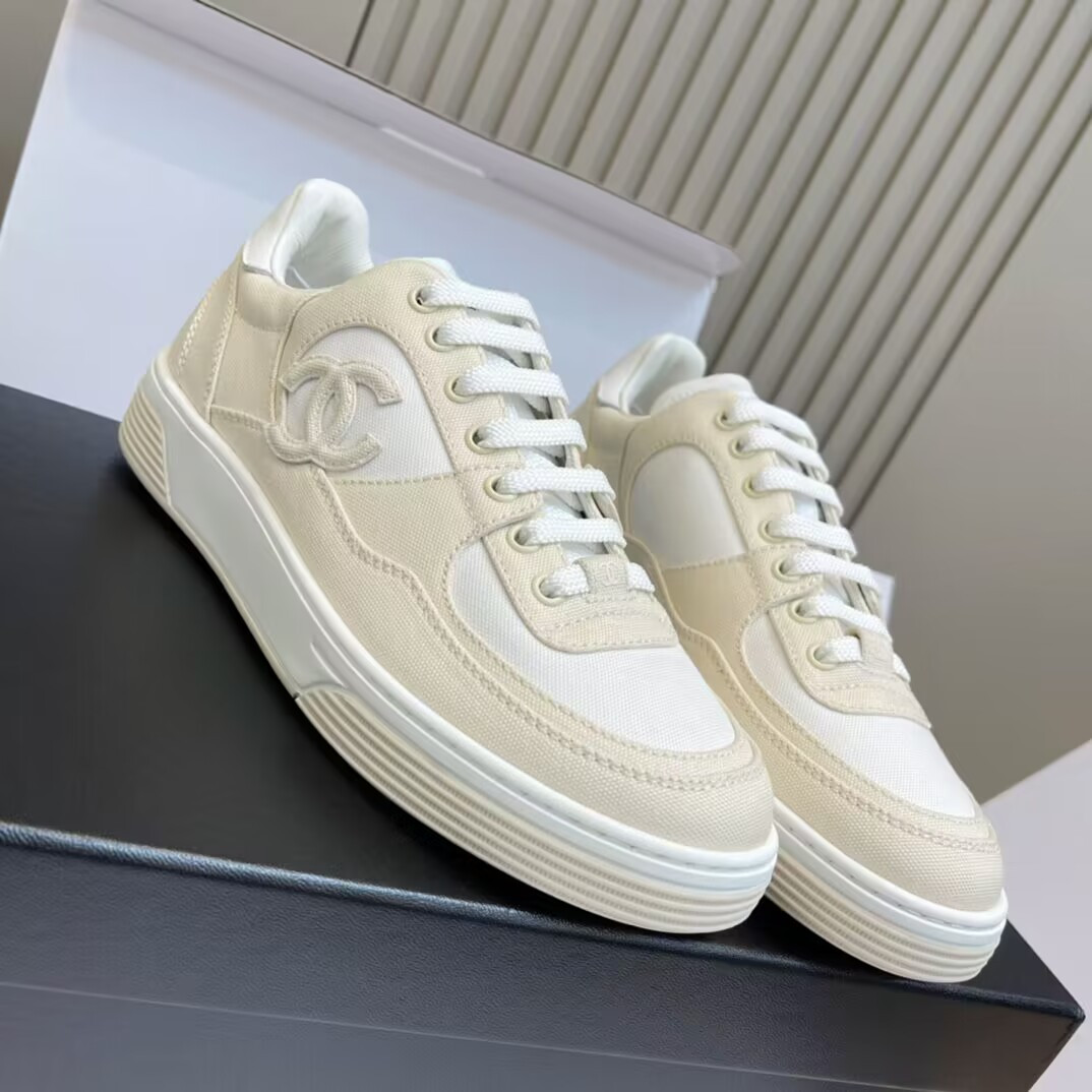 UA Ch**el SNEAKER
