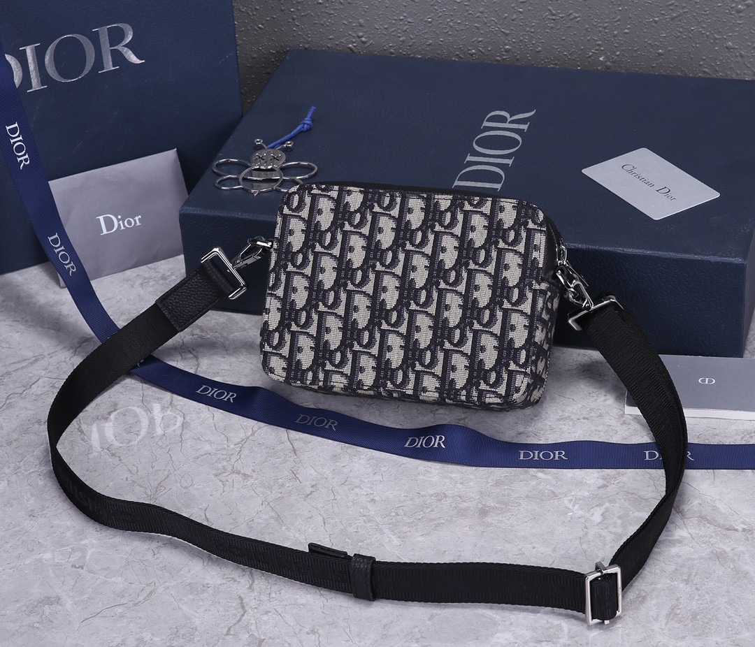 D10r Zipped Pouch with Strap 17×12.5×6cm