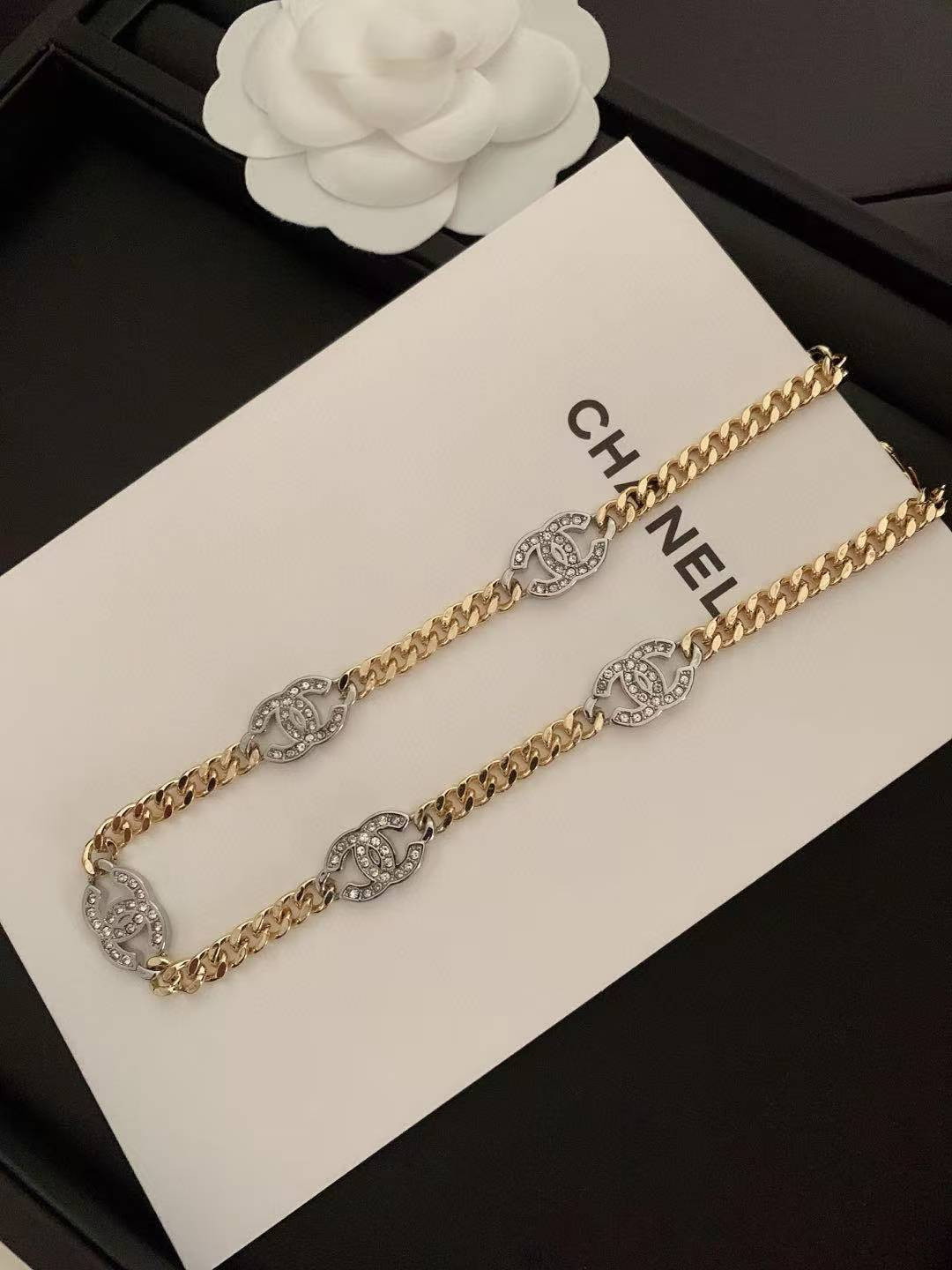 Ch**el necklace