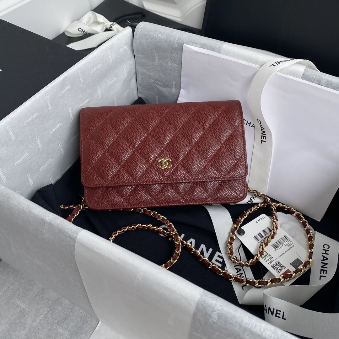 Ch**el WOC CLASSIC WALLET ON CHAIN RED 4.8 × 7.5 × 1.4 in