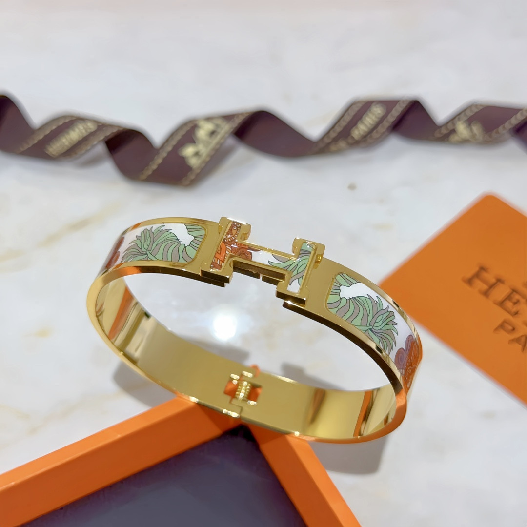 H**me5 enamel bracelet