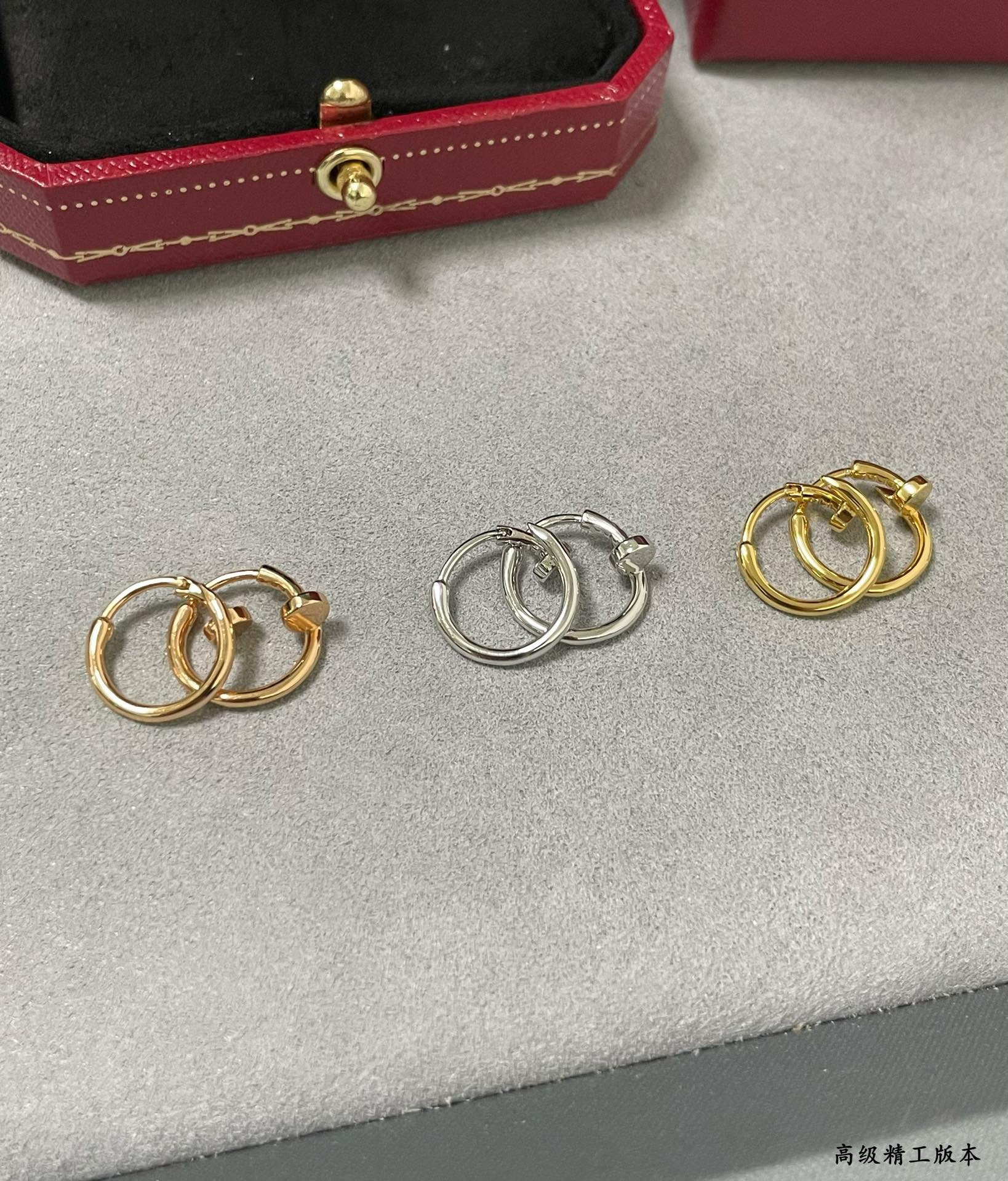 Ca*t1er Mini smooth nail hoop Earrings