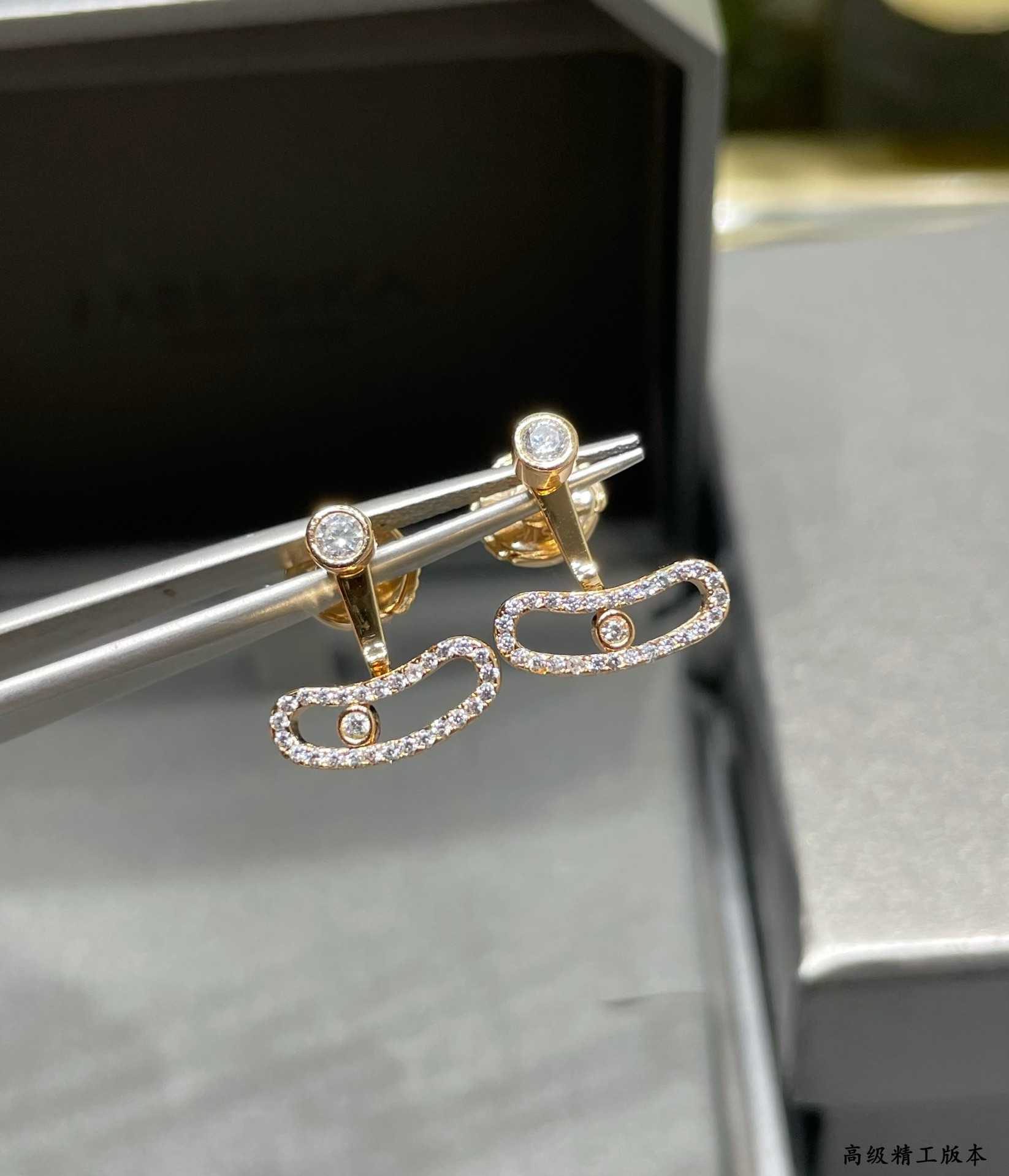 Mes1kaa curved single d1am0nd stud earrings
