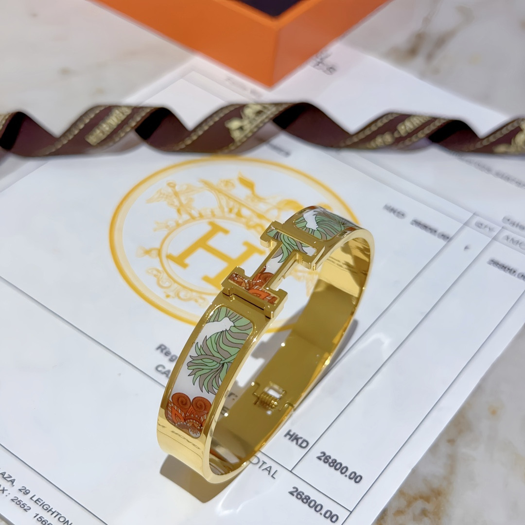 H**me5 enamel bracelet