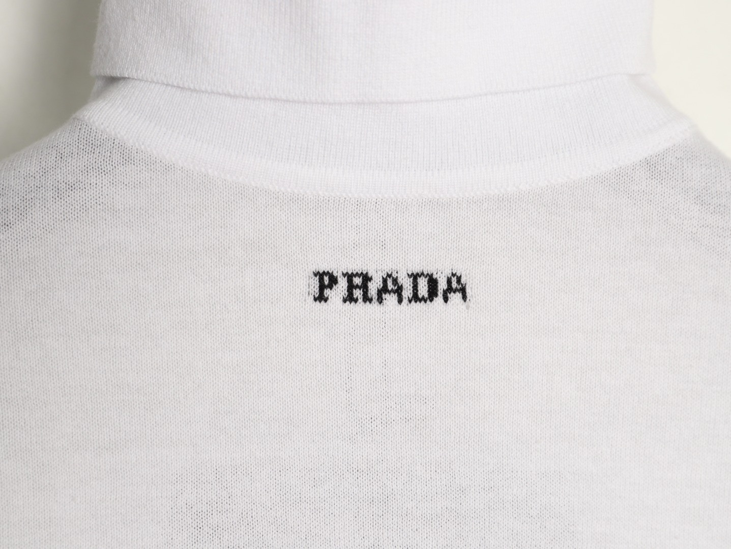 Pra*a prd sweaters