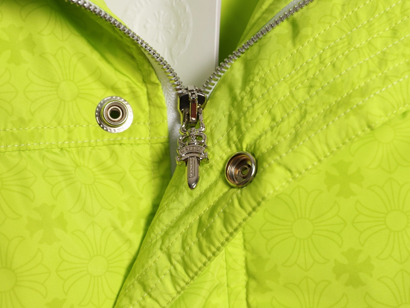 Ch*0me He**ts short puffer jacket