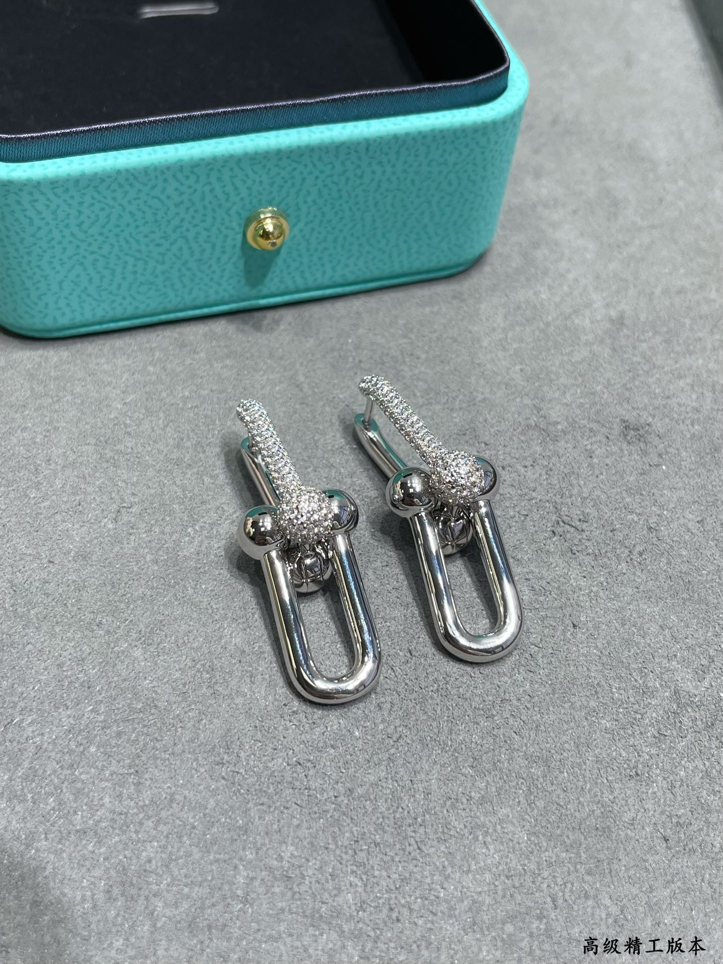 t*f*ny & co. stirrup with D1am0nd double hoop earrings