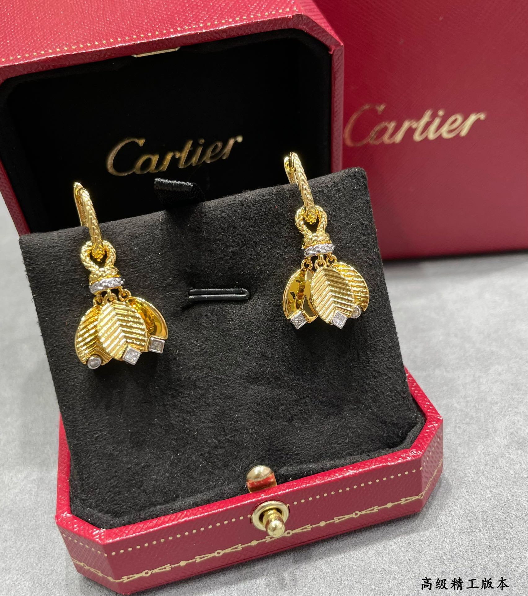 Ca*t1er coffee bean leaf earrings