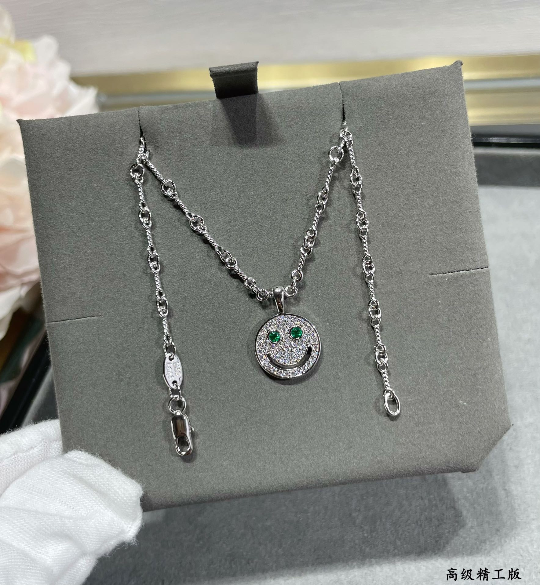 ch*0me he**ts round smiley Fa*e necklace