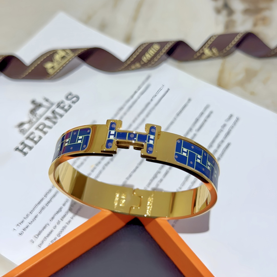 H**me5 enamel bracelet