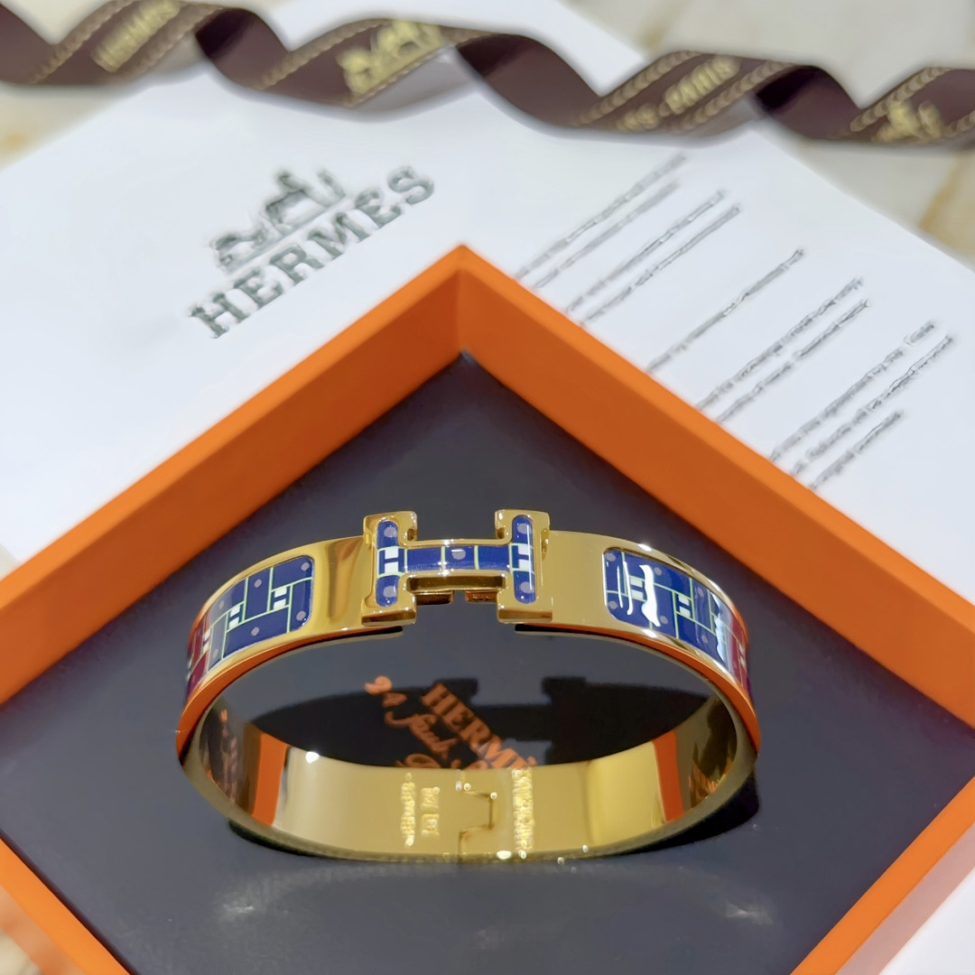 H**me5 enamel bracelet