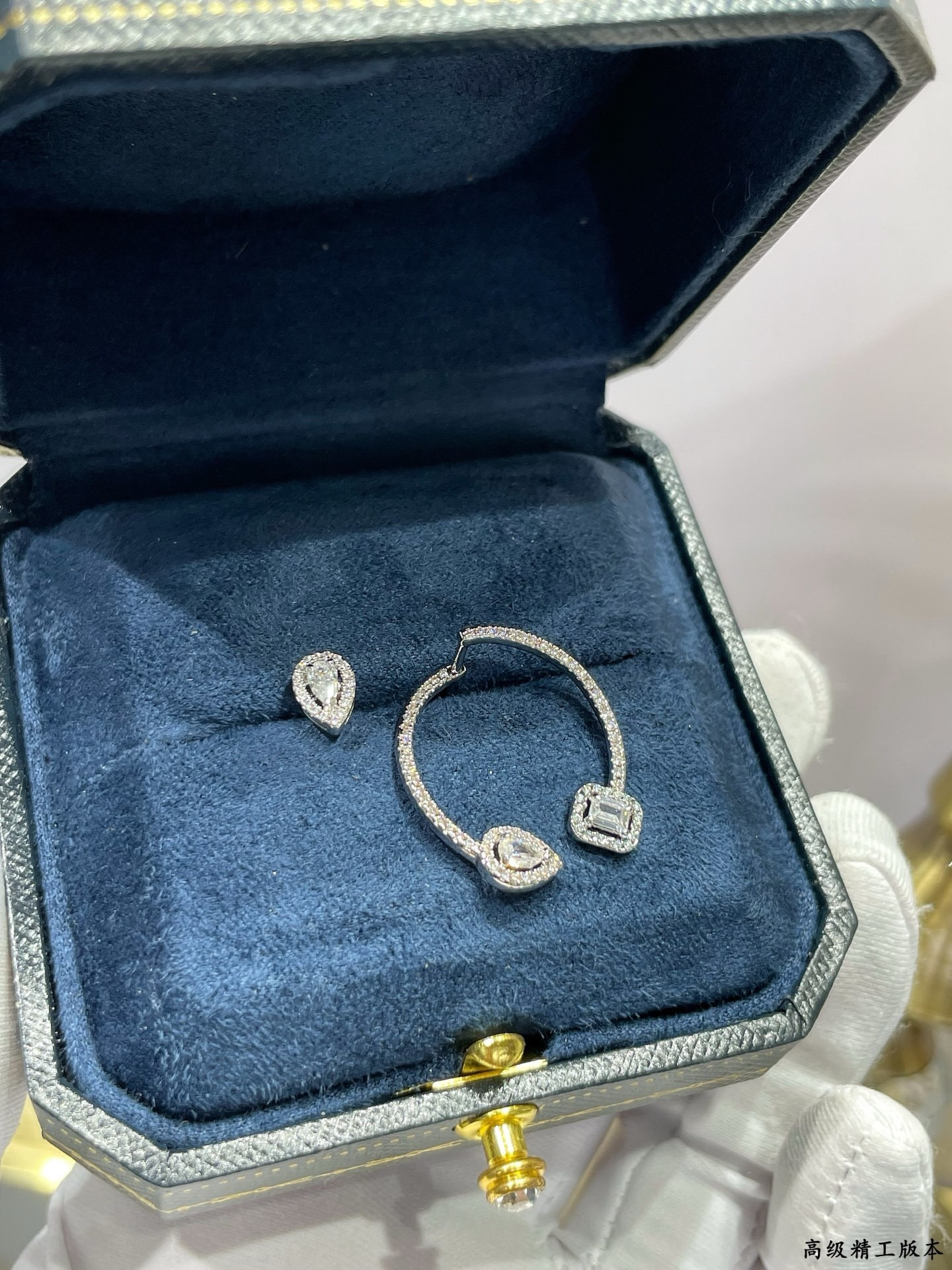 Mes1kaa earrings