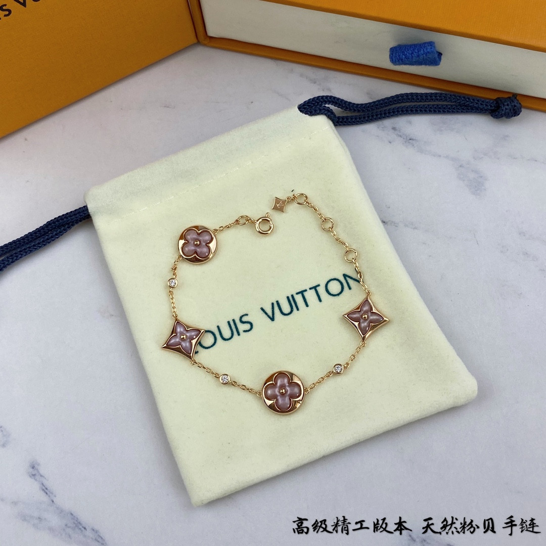 L0vis Vvtt0n Four-Flower Natural Pink Shell Bracelet