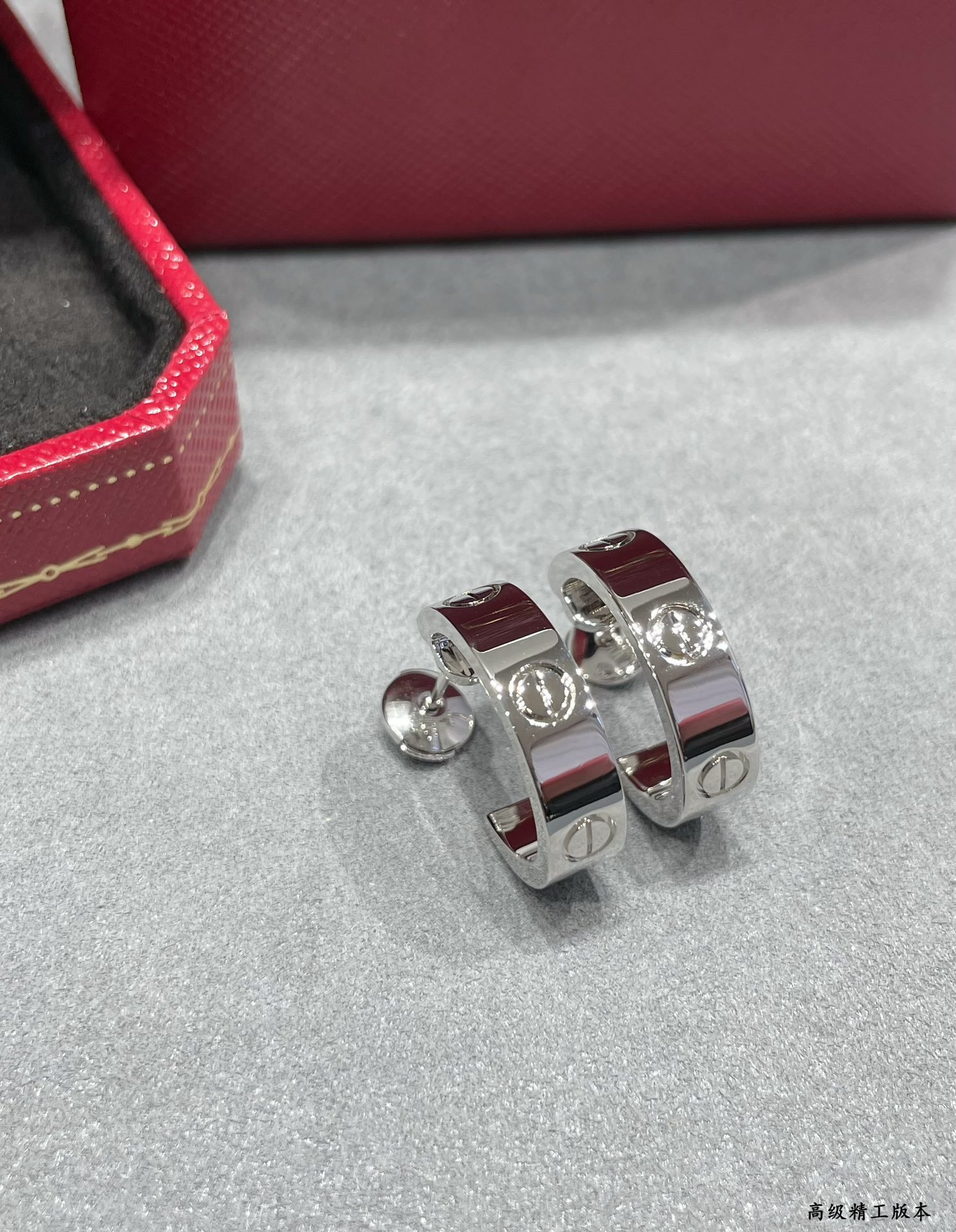 Ca*t1er Wide glossy LOVE Earrings