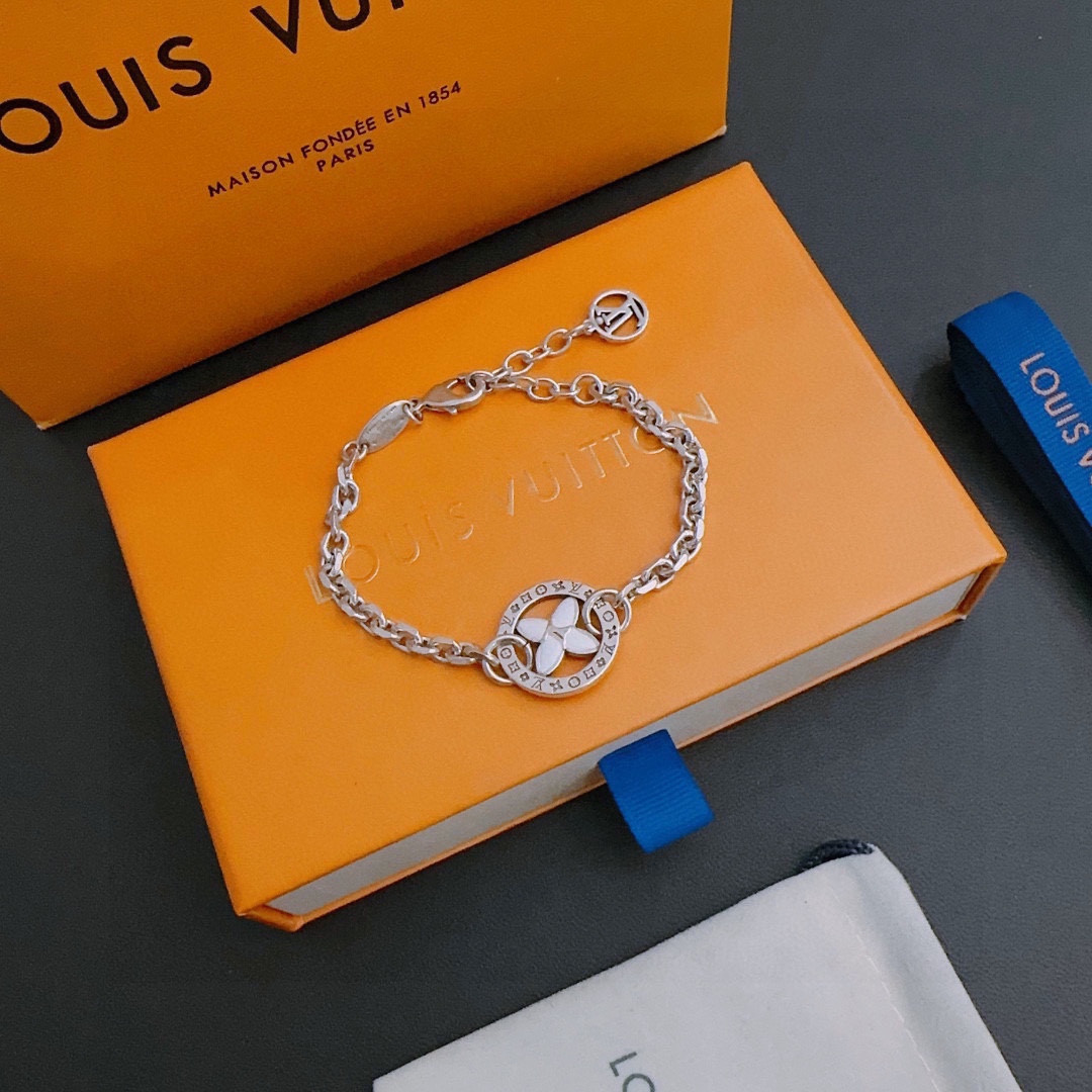 L0vis Vvtt0n Bracelet