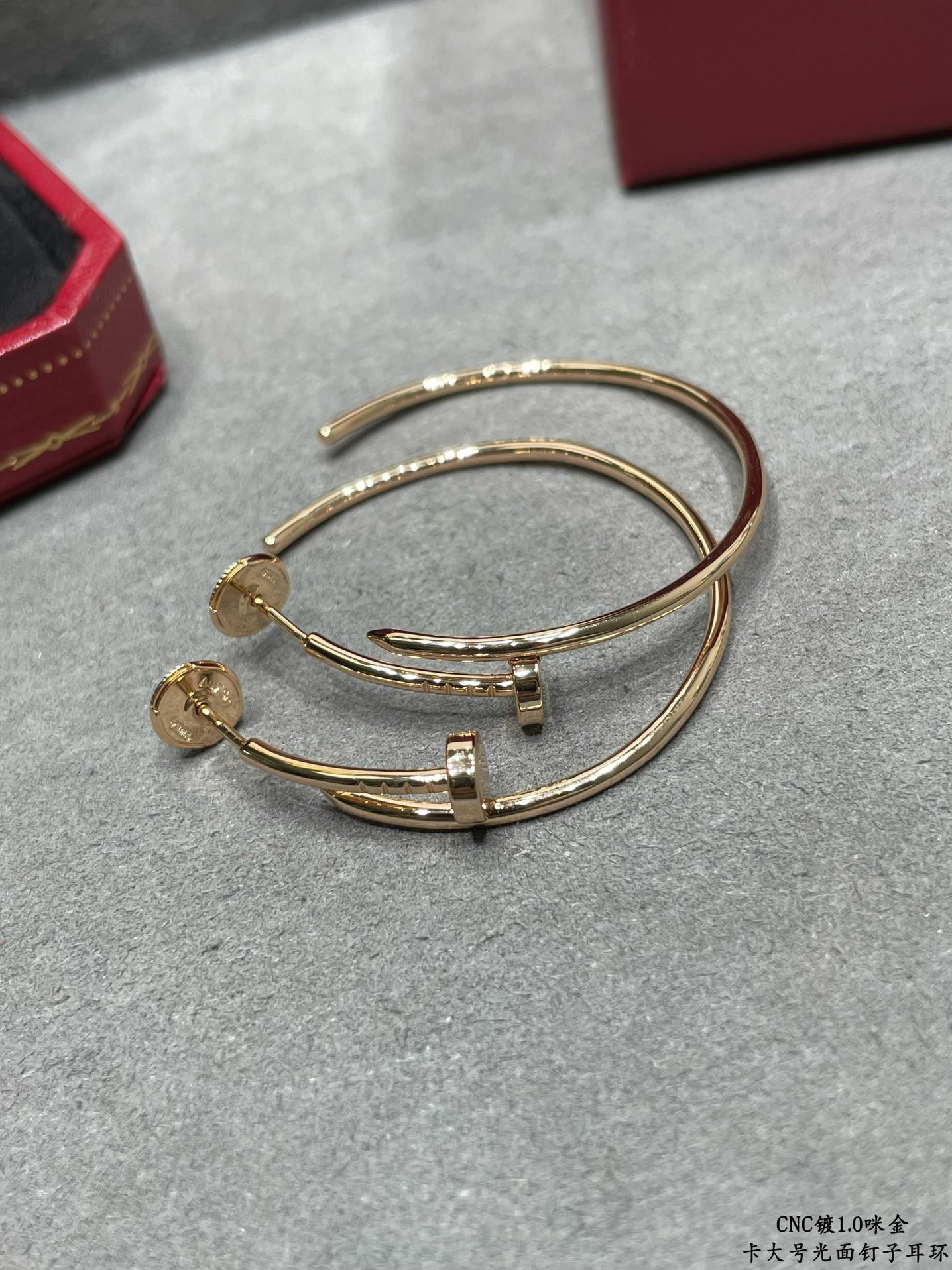 Ca*t1er Large size smooth nail Earrings