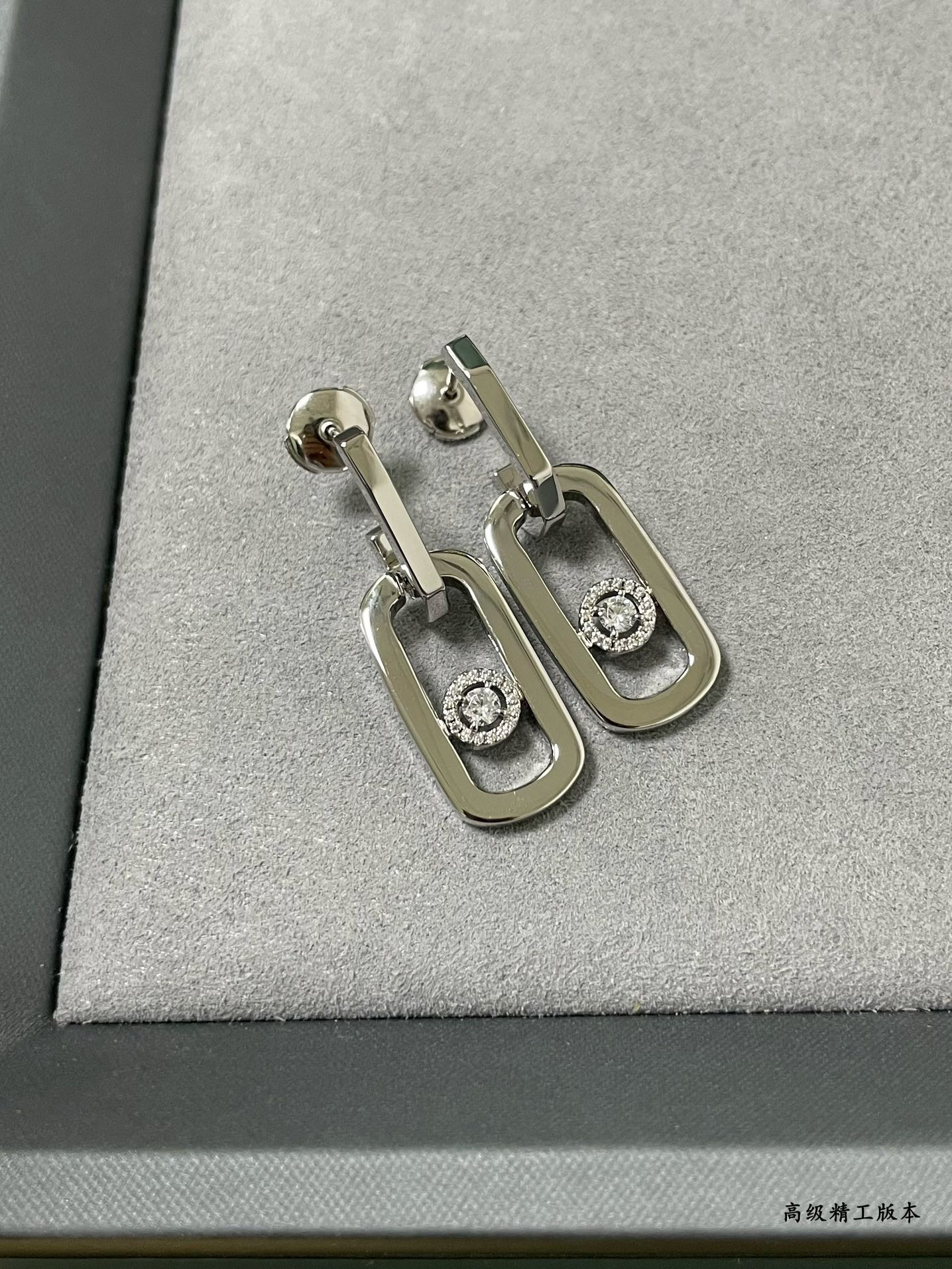 Mes1kaa large single d1am0nd moving stud earrings