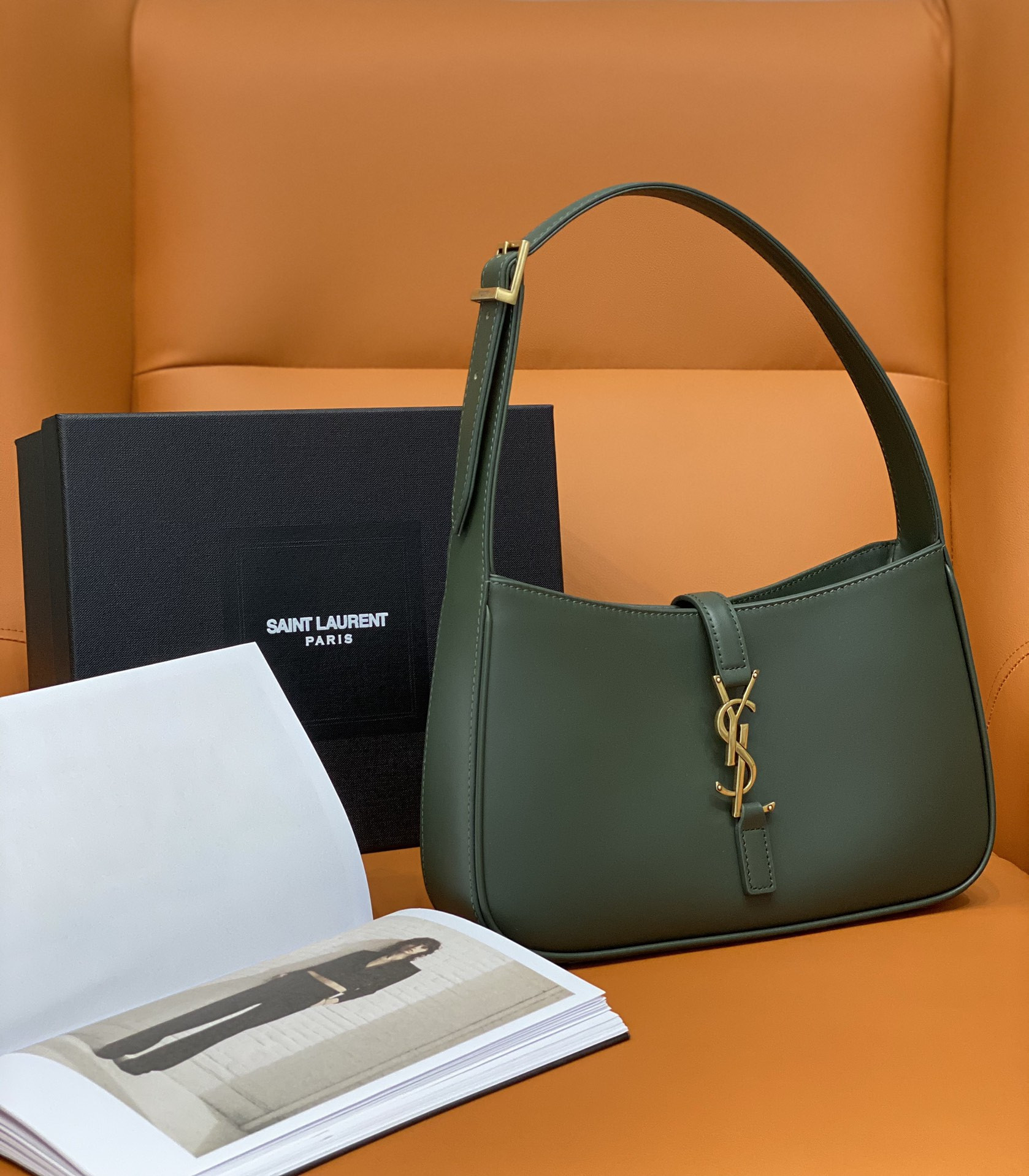 Y51 LE 5 À 7 IN SMOOTH LEATHER VERT FONCE  23 X 16 X 6.5 CM