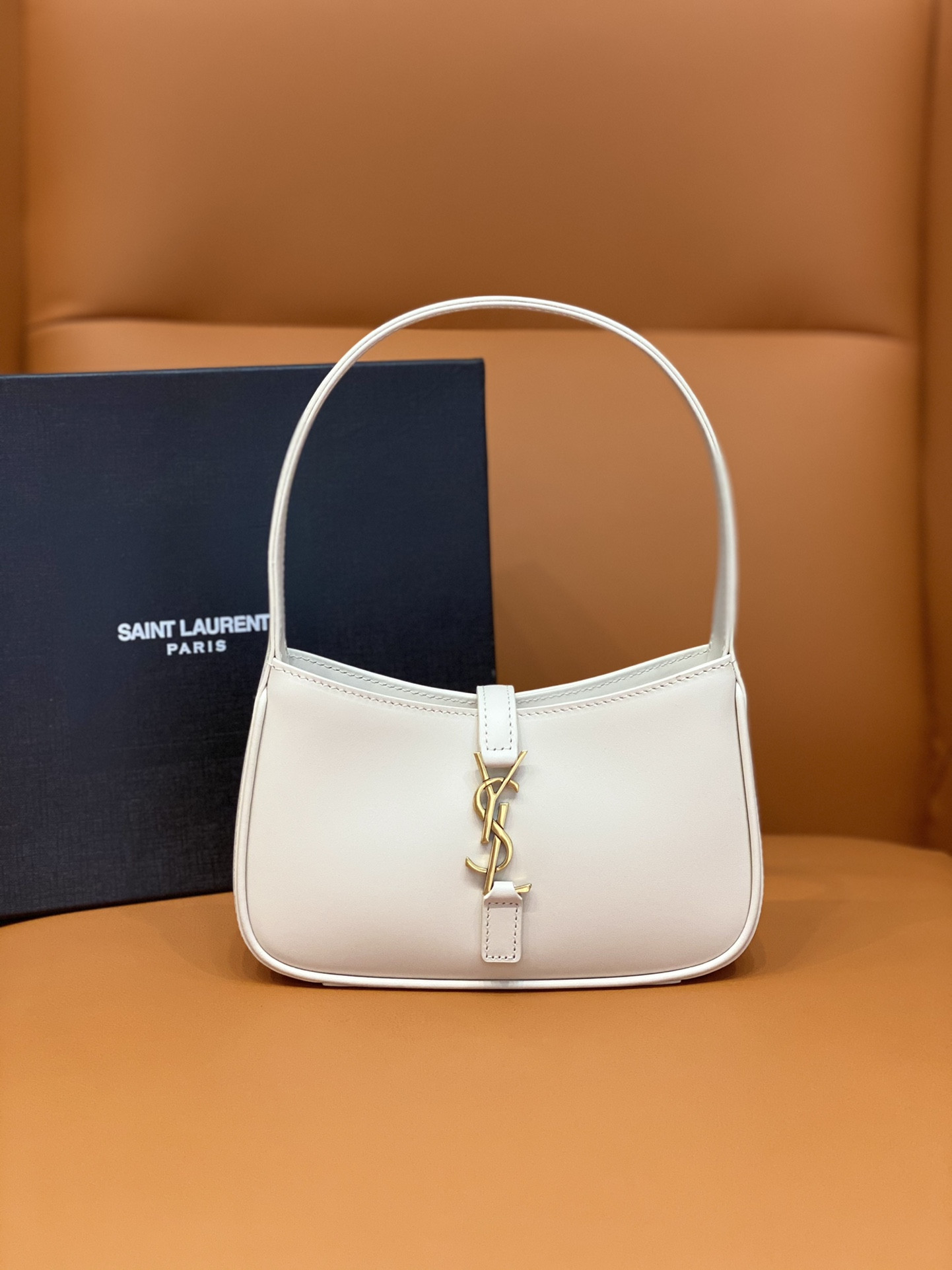 Y51 MINI LE 5 À 7 IN SMOOTH LEATHER BLANC VINTAGE 19 X 11.5 X 4.5 CM