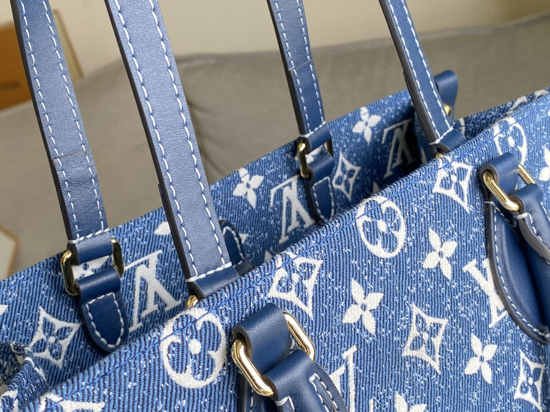 L0vis Vvtt0n OnTheGo MM M59608 35x27x14CM
