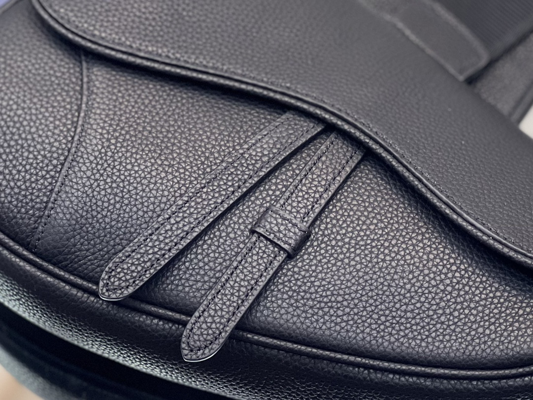 D10r Saddle Bag Black Grained Calfskin 26 x 19 x 4.5 cm
