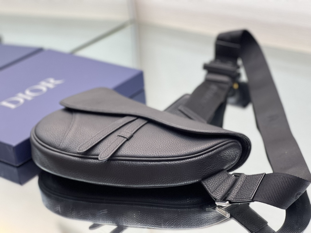 D10r Saddle Bag Black Grained Calfskin 26 x 19 x 4.5 cm