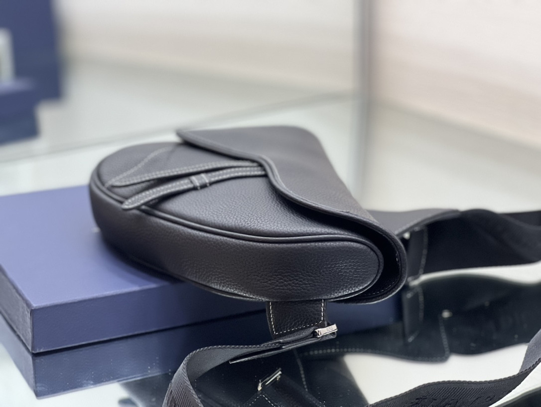 D10r Saddle Bag Black Grained Calfskin 26 x 19 x 4.5 cm