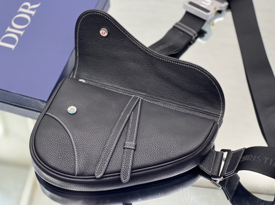 D10r Saddle Bag Black Grained Calfskin 26 x 19 x 4.5 cm
