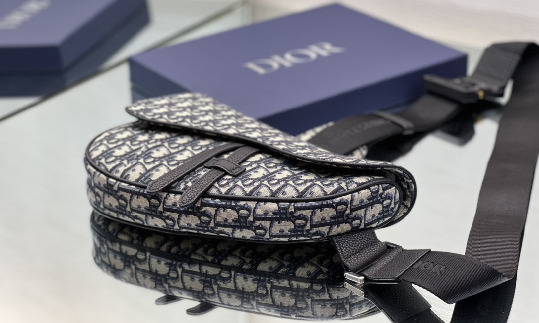 D10r Saddle Bag Beige and Black D10r Oblique Jacquard  26 x 19 x 4.5 CM