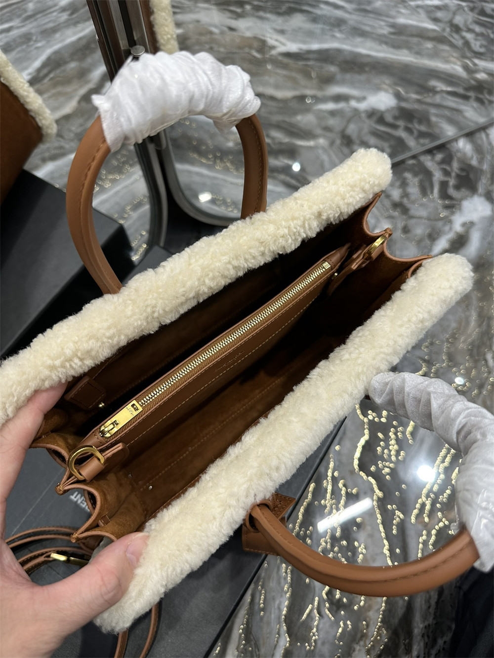 Y51 SAC DE JOUR S*pPLE SAMLL IN SUEDE AND SHEARLING DARK CIGAR AND NATURAL BEIGE