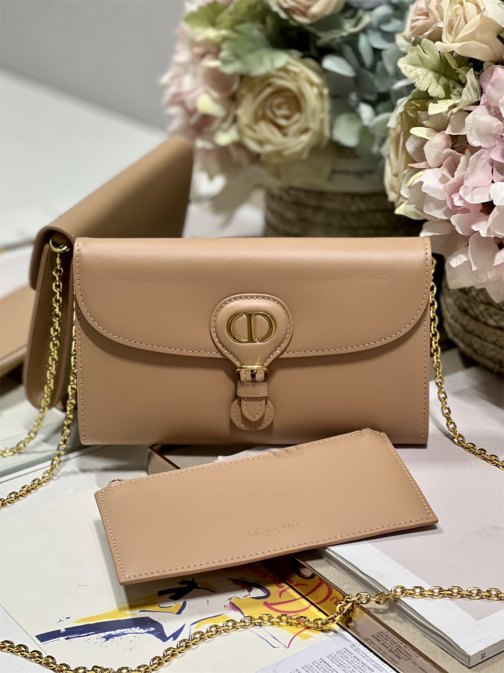 D10r BOBBY EAST-WEST POUCH WITH CHAIN Latte Smooth Calfskin Amber
