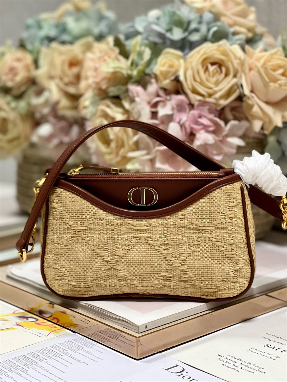 D10r 30 Montaigne Avenue weav 22.5 x 12.5 x 6.5 cm