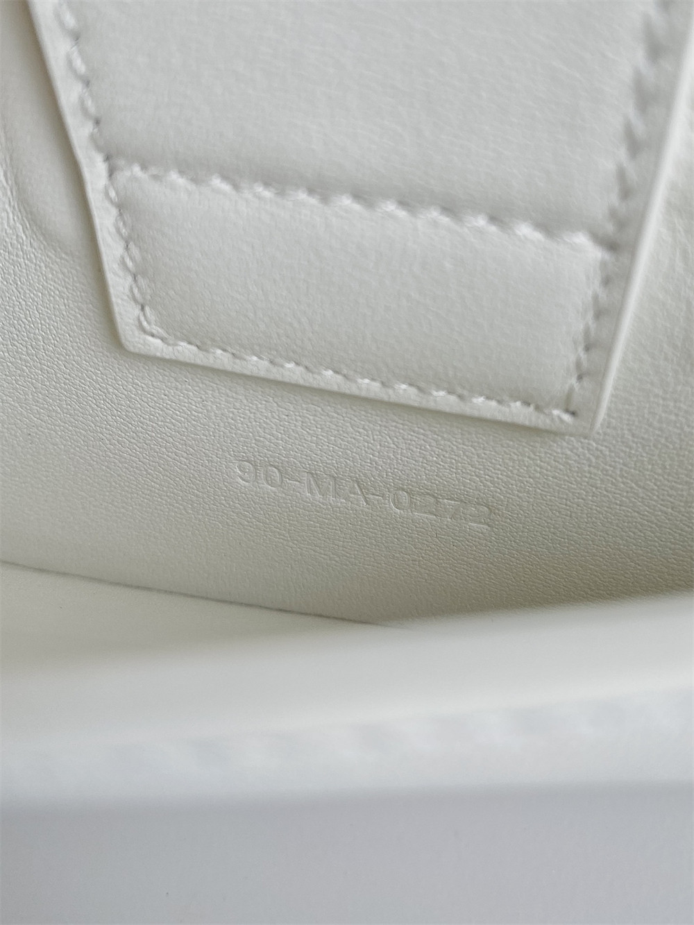 D10r 30 MONTAIGNE EAST-WEST BAG WITH CHAIN Latte Calfskin 21 x 12 x 6 cm / 8.5 x 4.5 x 2.5 inches