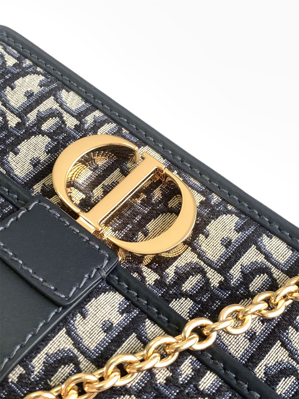 D10r 30 MONTAIGNE EAST-WEST BAG WITH CHAIN Blue D10r Oblique Jacquard 21 x 12 x 6 cm / 8.5 x 4.5 x 2.5 inches